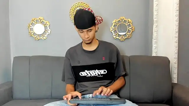 Snapshot of kenix_777 chatting on September 2025 03:41:02 AM kenix 777 online show from September 2025 03:41:02 AM