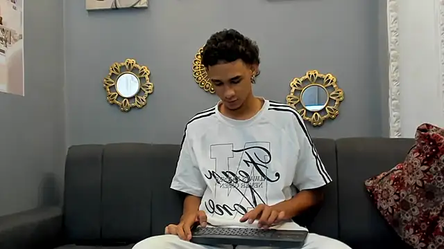 Snapshot of kenix_777 chatting on September 2025 12:05:01 AM kenix 777 online show from September 2025 12:05:01 AM