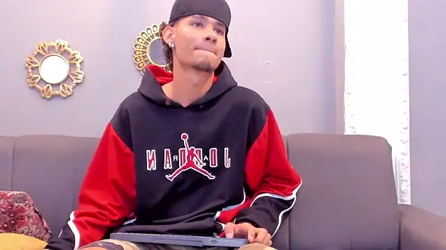 Snapshot of kenix_777 chatting on October 2025 03:24:02 AM kenix 777 online show from October 2025 03:24:02 AM