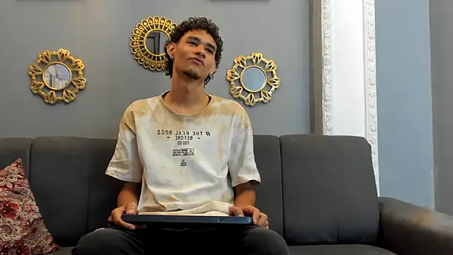 Snapshot of kenix_777 chatting on October 2025 03:37:02 AM kenix 777 online show from October 2025 03:37:02 AM