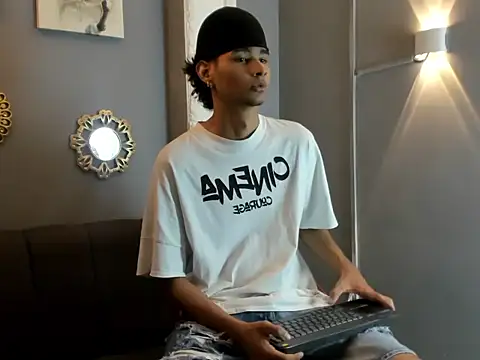 Snapshot of kenix_777 chatting on October 2025 08:00:02 PM kenix 777 online show from October 2025 08:00:02 PM