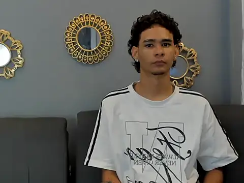 Snapshot of kenix_777 chatting on October 2025 07:49:01 PM kenix 777 online show from October 2025 07:49:01 PM