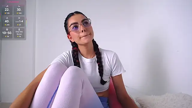 emilytolson  online show from October 2025 06:29:01 PM