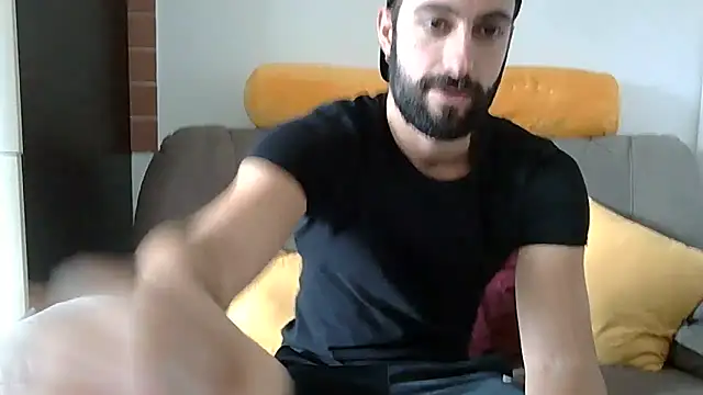 Amicisegreti online show from November 2025 12:17:01 PM