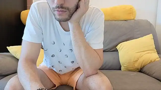 Amicisegreti online show from May 2026 05:25:01 AM