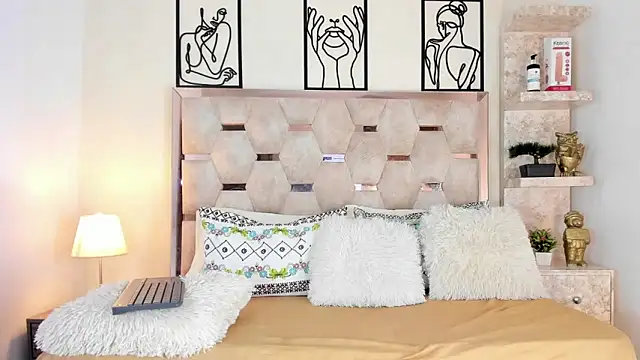 Isabell Villa online show from September 2025 03:41:02 AM