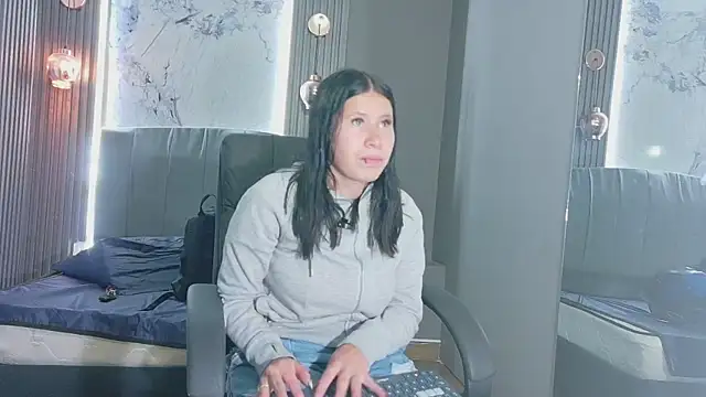 Olivia11  online show from May 2026 12:35:02 PM