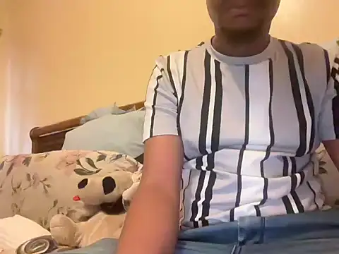 Snapshot of Cianda24 chatting on October 2025 03:43:01 PM Cianda24 online show from October 2025 03:43:01 PM