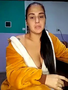 Snapshot of kariciasecreta chatting on April 2026 10:05:01 AM kariciasecreta online show from April 2026 10:05:01 AM