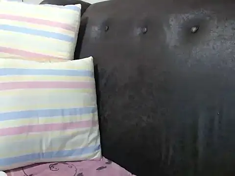 bustylaura4u online show from June 2026 05:45:01 PM