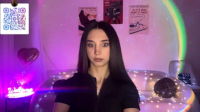 LinaMour online show from April 2026 10:23:02 PM