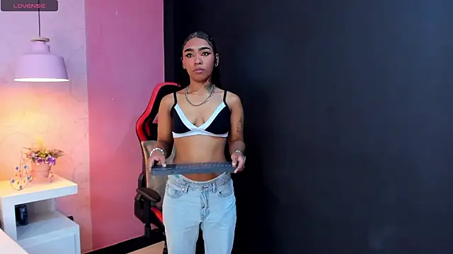 SkylerBloomm online show from October 2025 02:22:02 AM