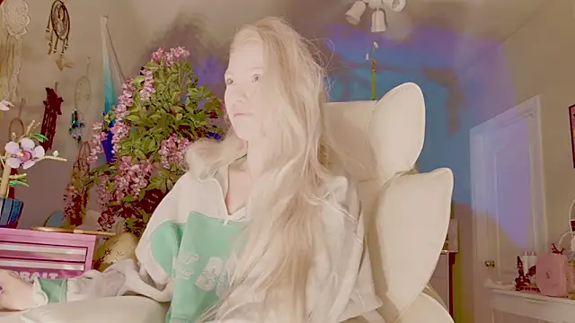 Snapshot of Talulaa chatting on March 2026 02:19:01 AM Talulaa online show from March 2026 02:19:01 AM