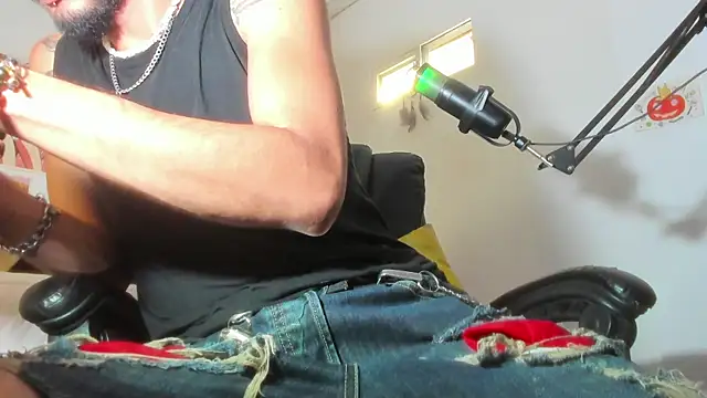 Snapshot of LovexJuxn_ chatting on November 2025 12:16:02 PM LovexJuxn online show from November 2025 12:16:02 PM