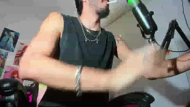 Snapshot of LovexJuxn_ chatting on November 2025 01:58:01 PM LovexJuxn online show from November 2025 01:58:01 PM