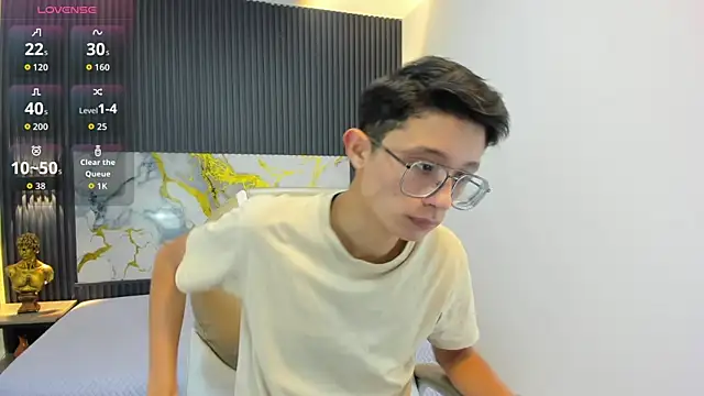 SantiagoRusso18 online show from September 2025 12:08:02 PM