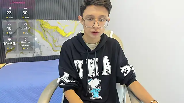 SantiagoRusso18 online show from September 2025 12:32:02 PM