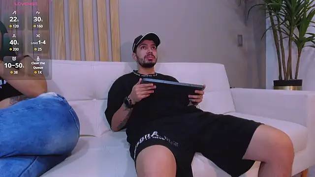 aronandluna online show from October 2025 02:27:01 PM