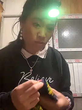 tuyetnhi-00 online show from November 2025 12:48:02 PM