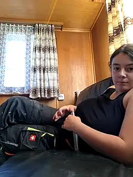 YoungLiisaxx online show from October 2025 12:06:02 PM