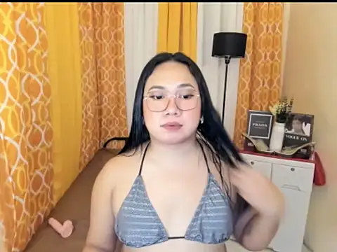 TsUncutKaren online show from April 2026 05:32:02 PM