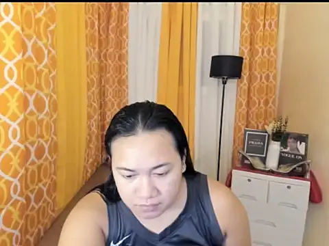 TsUncutKaren online show from April 2026 05:11:01 PM