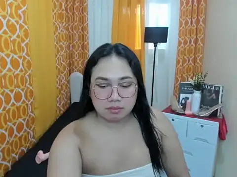 TsUncutKaren online show from May 2026 05:02:02 AM