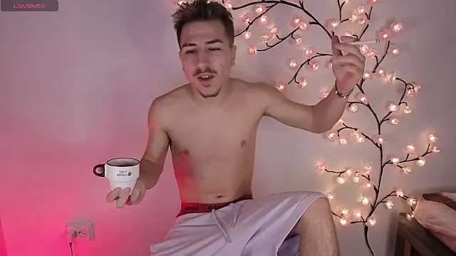 Snapshot of MarioK1 chatting on October 2025 07:40:02 AM MarioK1 online show from October 2025 07:40:02 AM