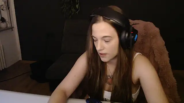 Snapshot of Luna_Lynn chatting on November 2025 07:48:02 PM Luna Lynn online show from November 2025 07:48:02 PM