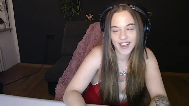 Snapshot of Luna_Lynn chatting on November 2025 10:24:01 PM Luna Lynn online show from November 2025 10:24:01 PM