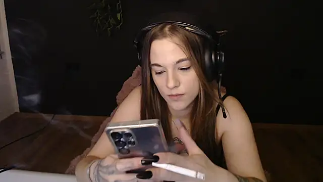 Snapshot of Luna_Lynn chatting on December 2025 09:09:01 PM Luna Lynn online show from December 2025 09:09:01 PM