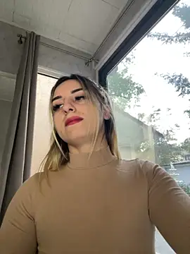 Ella Vee online show from September 2025 05:33:02 AM