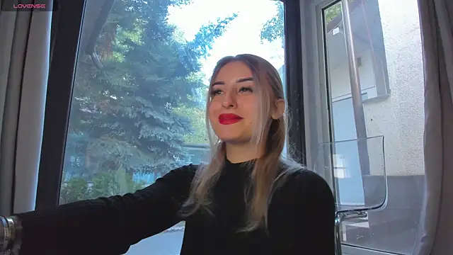 Ella Vee online show from October 2025 05:02:02 AM