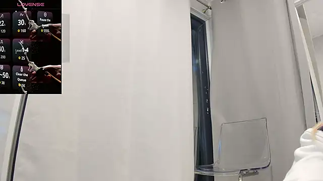 Ella Vee online show from October 2025 03:59:02 AM