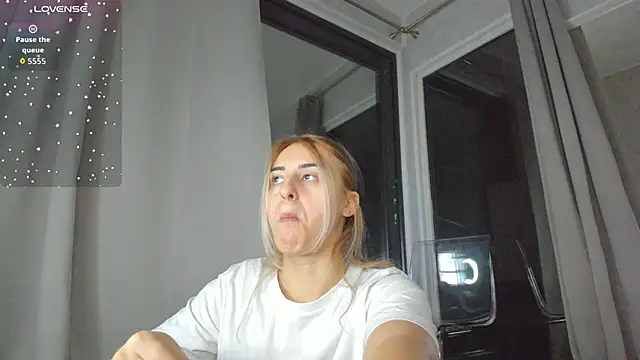 Ella Vee online show from October 2025 03:38:01 AM