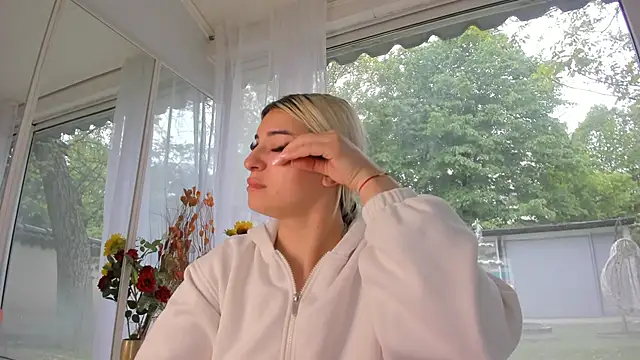 Ella Vee online show from May 2026 05:23:01 AM