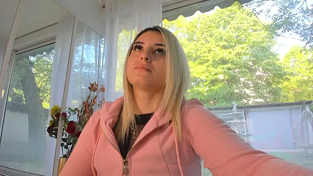 Ella Vee online show from May 2026 05:03:02 AM