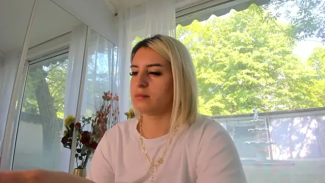 Ella Vee online show from May 2026 06:43:02 AM