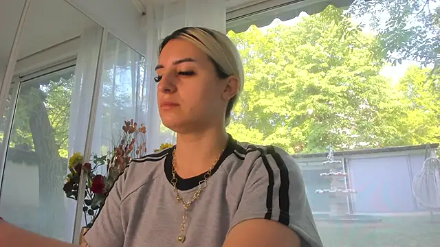Ella Vee online show from May 2026 06:08:01 AM