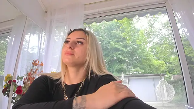 Ella Vee online show from May 2026 04:51:01 AM
