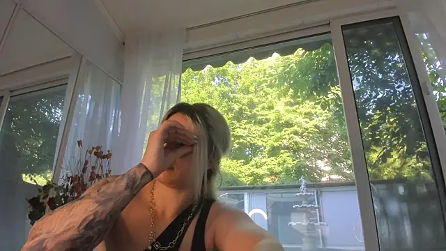Ella Vee online show from May 2026 05:12:01 AM