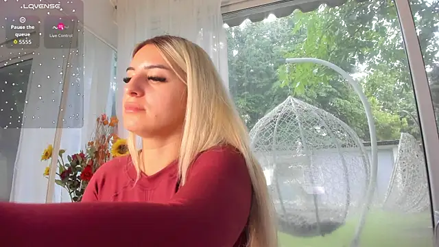 Ella Vee online show from June 2026 05:17:01 AM