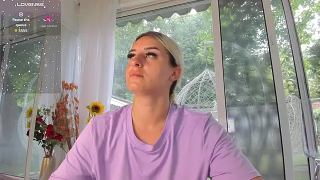 Ella Vee online show from June 2026 05:49:02 AM