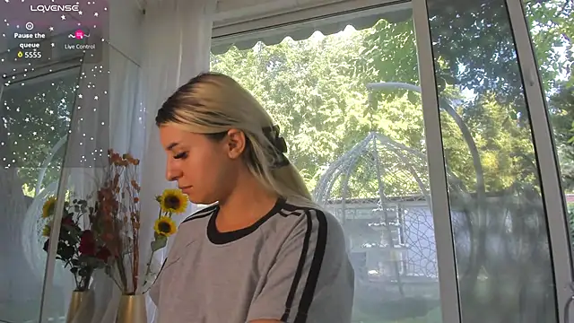 Ella Vee online show from June 2026 06:40:01 AM