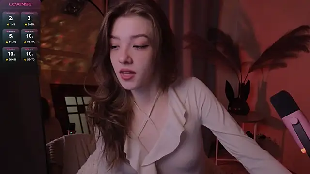 Snapshot of AstraMist chatting on October 2025 01:22:01 PM AstraMist online show from October 2025 01:22:01 PM