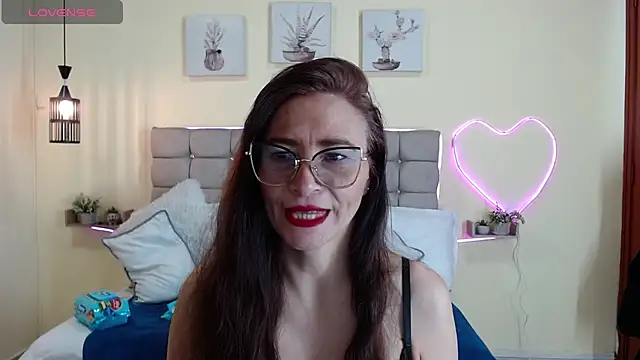  naomi s online show from June 2026 01:32:02 PM