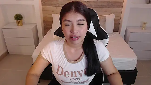 carriepink  online show from September 2025 12:19:01 PM