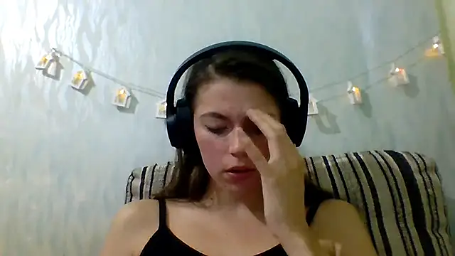 CutieAnny online show from September 2025 04:56:02 AM