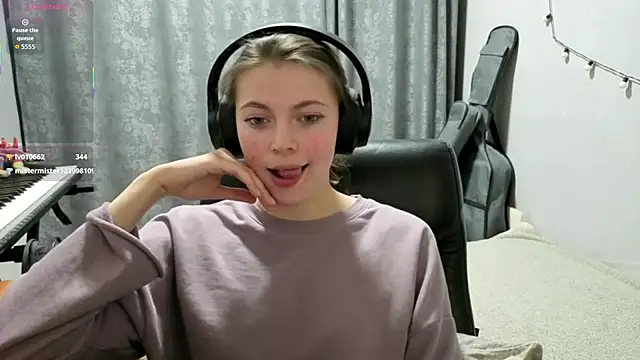 CutieAnny online show from April 2026 02:27:02 AM
