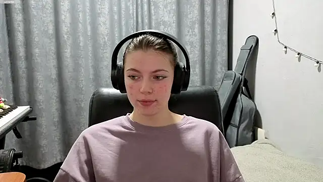 CutieAnny online show from May 2026 08:25:01 PM